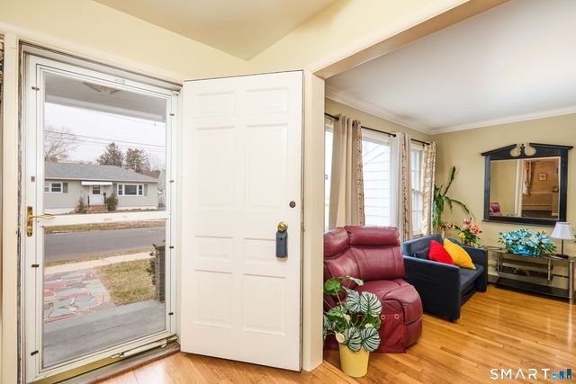 523 West Jackson Avenue, Bridgeport, CT 06604