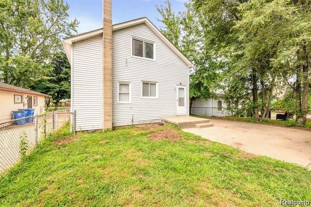 8676 Robindale Avenue, Dearborn Heights, MI 48127