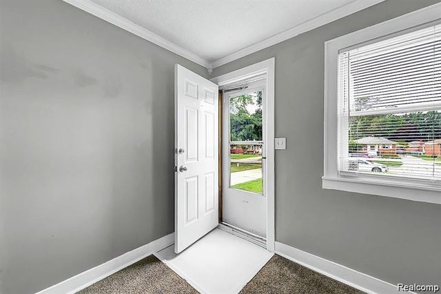 8676 Robindale Avenue, Dearborn Heights, MI 48127