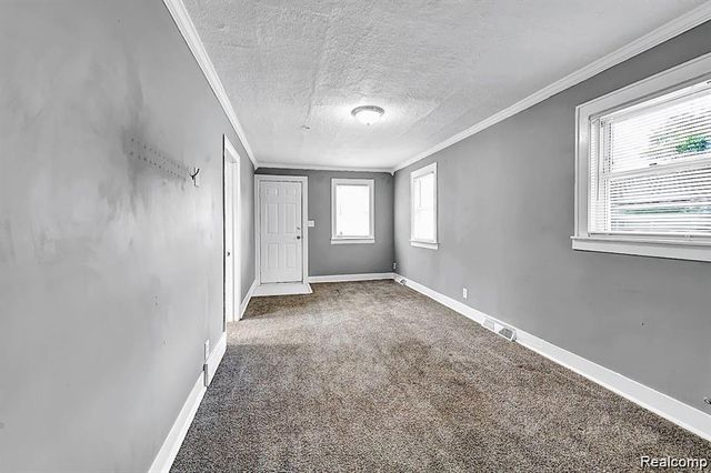 8676 Robindale Avenue, Dearborn Heights, MI 48127