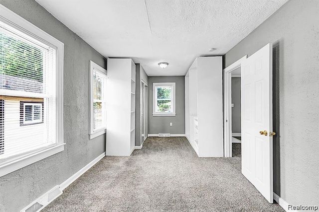 8676 Robindale Avenue, Dearborn Heights, MI 48127