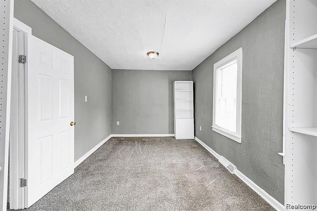 8676 Robindale Avenue, Dearborn Heights, MI 48127