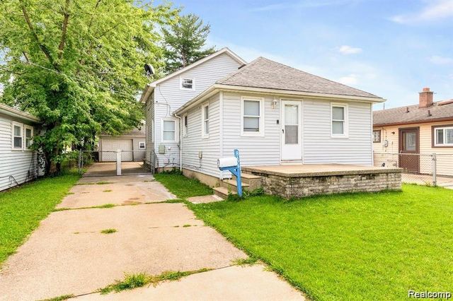 8676 Robindale Avenue, Dearborn Heights, MI 48127