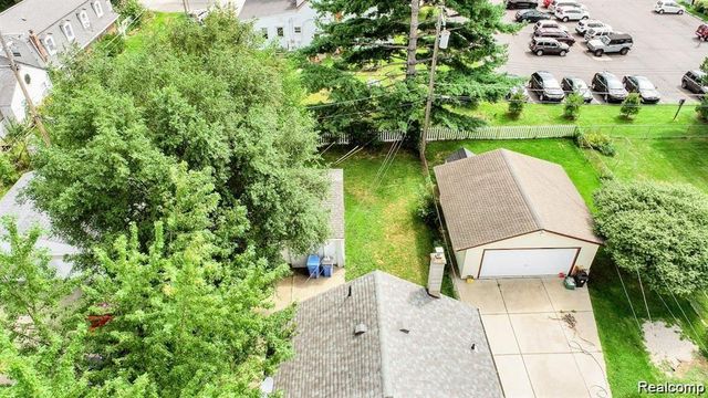 8676 Robindale Avenue, Dearborn Heights, MI 48127