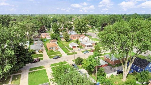 8676 Robindale Avenue, Dearborn Heights, MI 48127