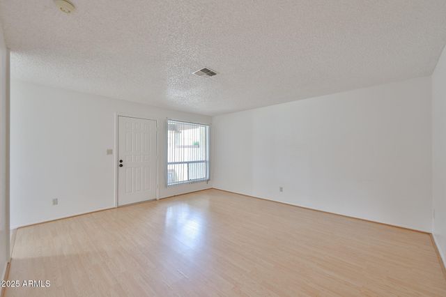 10620 W NORTHERN Avenue 5, Glendale, AZ 85307