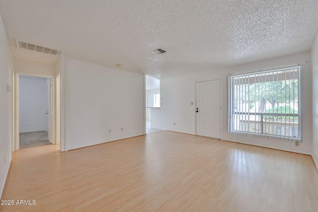 10620 W NORTHERN Avenue 5, Glendale, AZ 85307