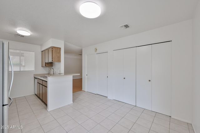 10620 W NORTHERN Avenue 5, Glendale, AZ 85307