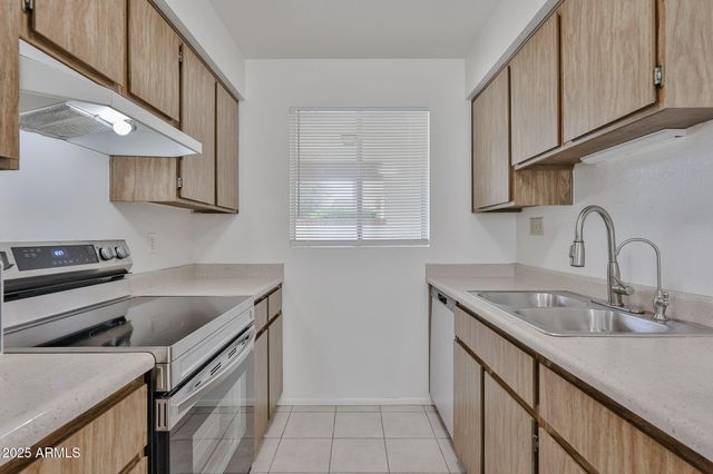 10620 W NORTHERN Avenue 5, Glendale, AZ 85307