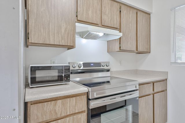 10620 W NORTHERN Avenue 5, Glendale, AZ 85307