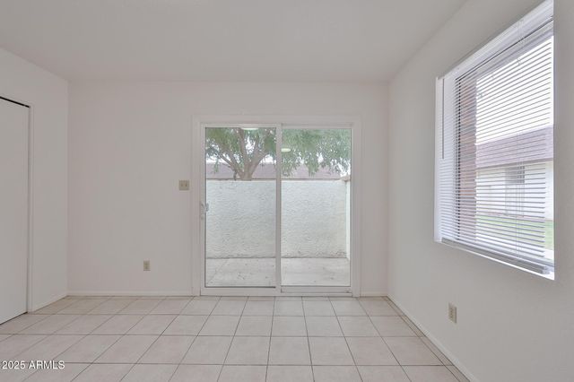10620 W NORTHERN Avenue 5, Glendale, AZ 85307