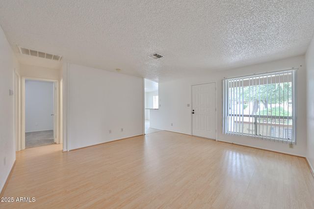 10620 W NORTHERN Avenue 5, Glendale, AZ 85307