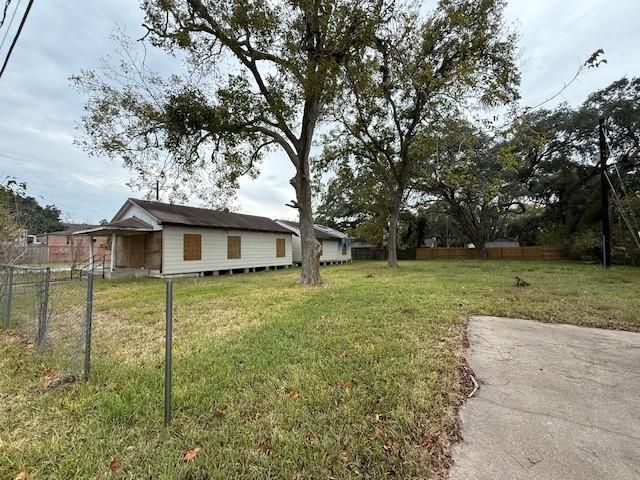 1005 N Jones St, Baytown, TX 77520