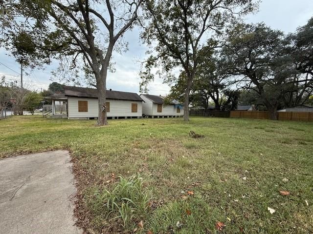 1005 N Jones St, Baytown, TX 77520