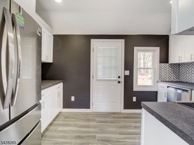 4 Emmans Rd, Roxbury Twp., NJ 07852