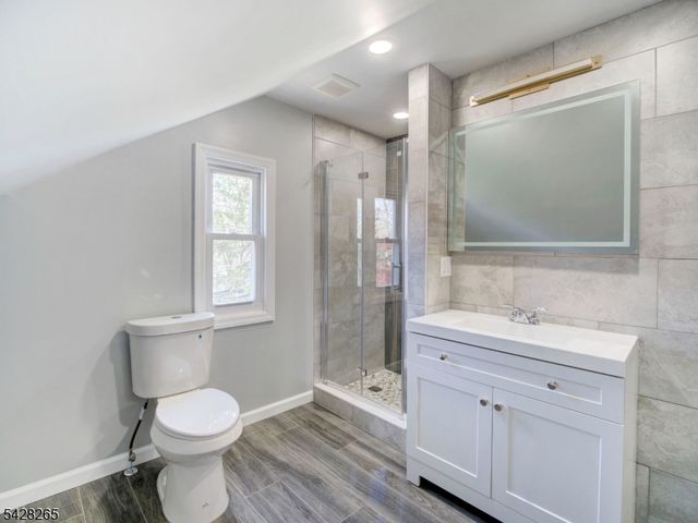 4 Emmans Rd, Roxbury Twp., NJ 07852