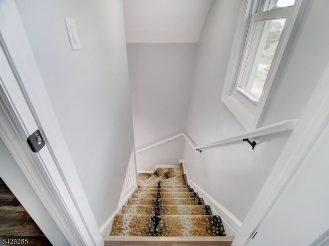 4 Emmans Rd, Roxbury Twp., NJ 07852