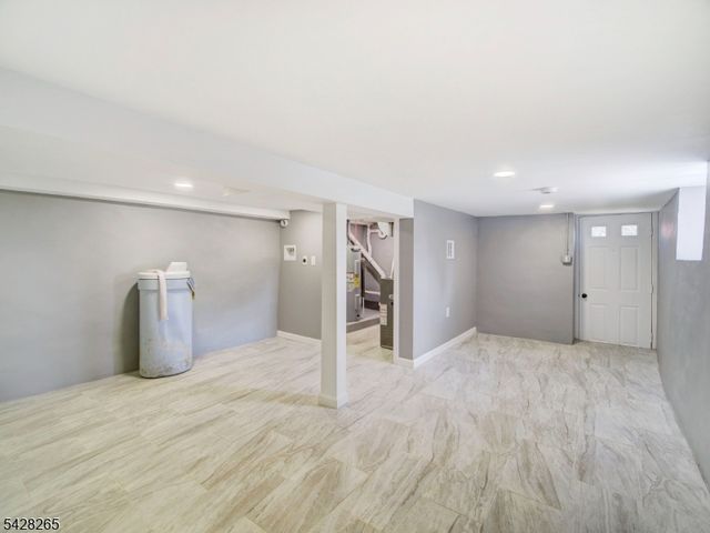 4 Emmans Rd, Roxbury Twp., NJ 07852