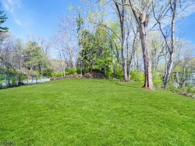 4 Emmans Rd, Roxbury Twp., NJ 07852