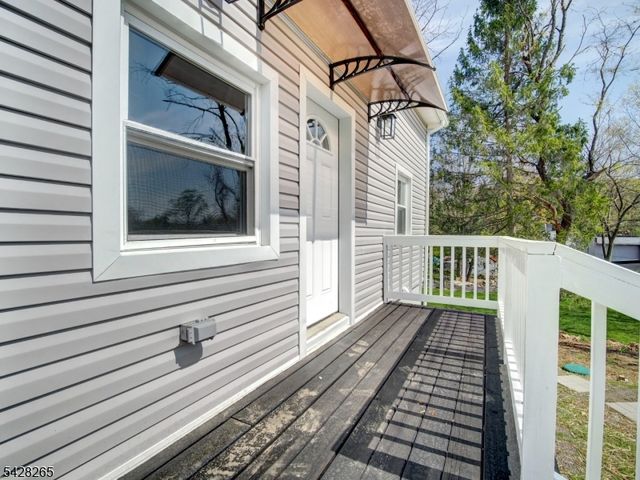 4 Emmans Rd, Roxbury Twp., NJ 07852