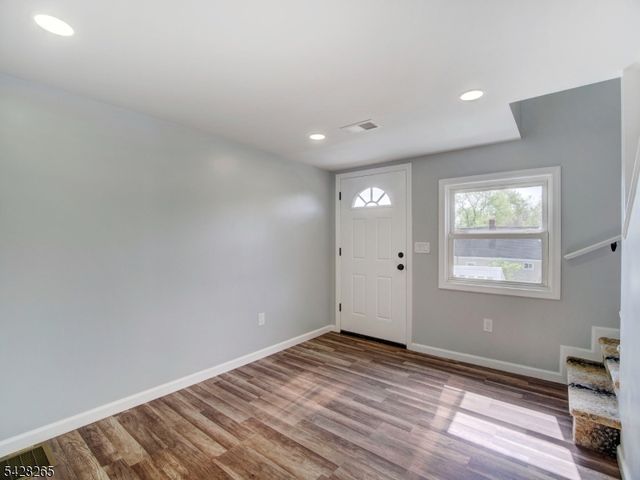 4 Emmans Rd, Roxbury Twp., NJ 07852