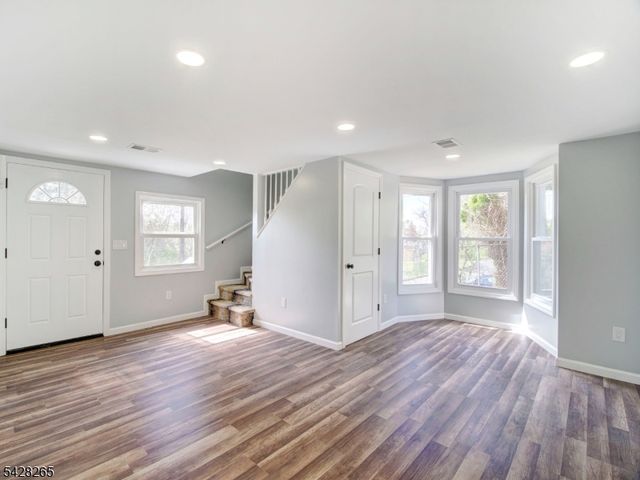4 Emmans Rd, Roxbury Twp., NJ 07852