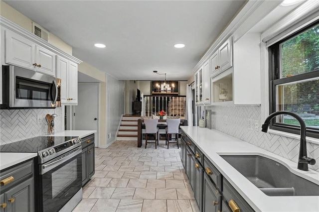 12860 Sagamore Road, Leawood, KS 66209