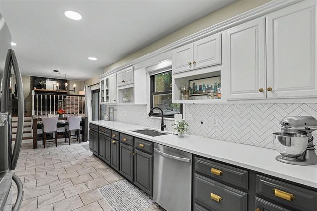 12860 Sagamore Road, Leawood, KS 66209