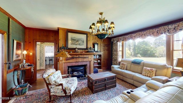206 W James Street, Mount Olive, NC 28365