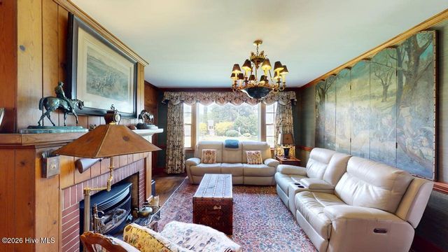 206 W James Street, Mount Olive, NC 28365