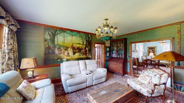 206 W James Street, Mount Olive, NC 28365