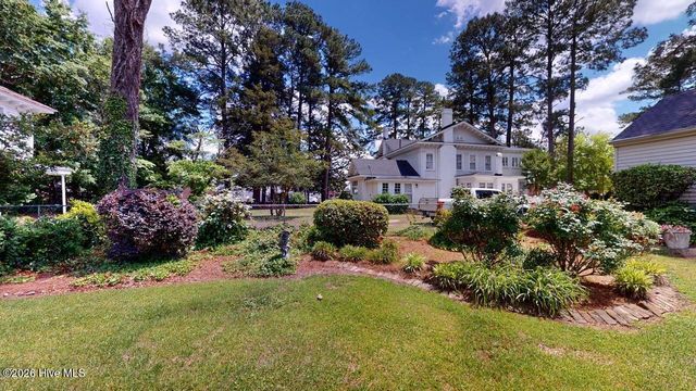 206 W James Street, Mount Olive, NC 28365