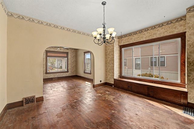 712 S 5th St, Salina, KS 67401