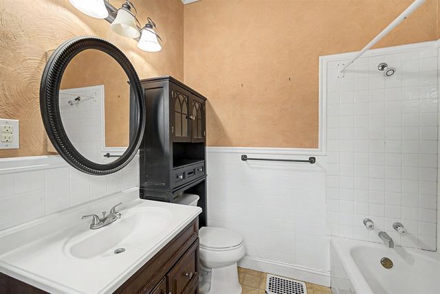 712 S 5th St, Salina, KS 67401