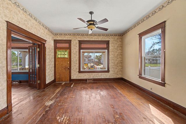 712 S 5th St, Salina, KS 67401