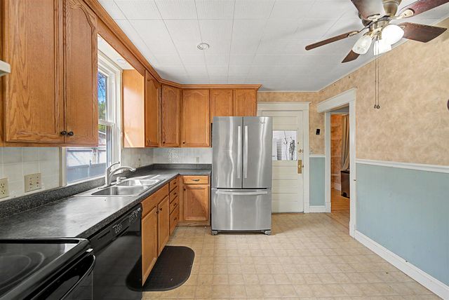 712 S 5th St, Salina, KS 67401