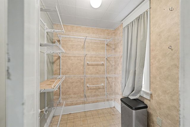 712 S 5th St, Salina, KS 67401