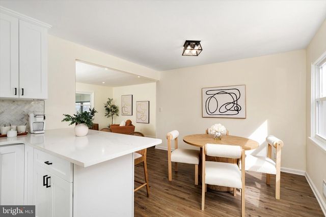 2 SHELBURNE DR, Ewing, NJ 08638