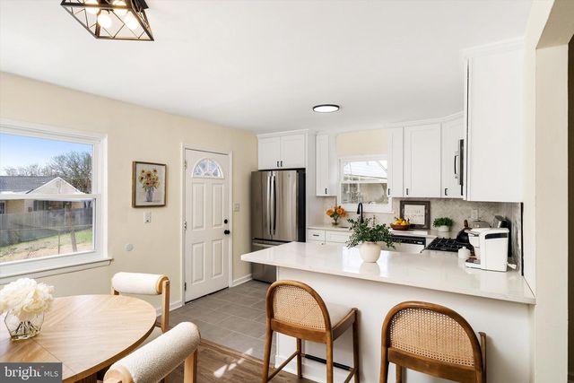 2 SHELBURNE DR, Ewing, NJ 08638