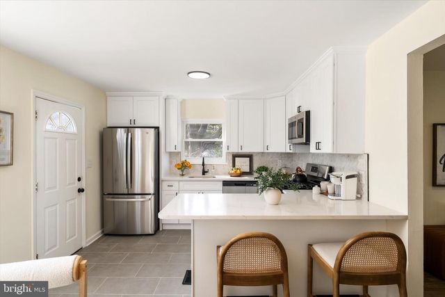 2 SHELBURNE DR, Ewing, NJ 08638