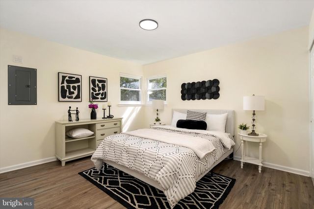 2 SHELBURNE DR, Ewing, NJ 08638