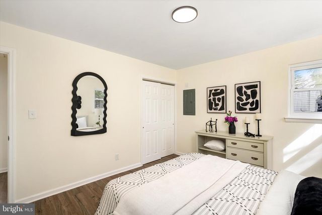 2 SHELBURNE DR, Ewing, NJ 08638