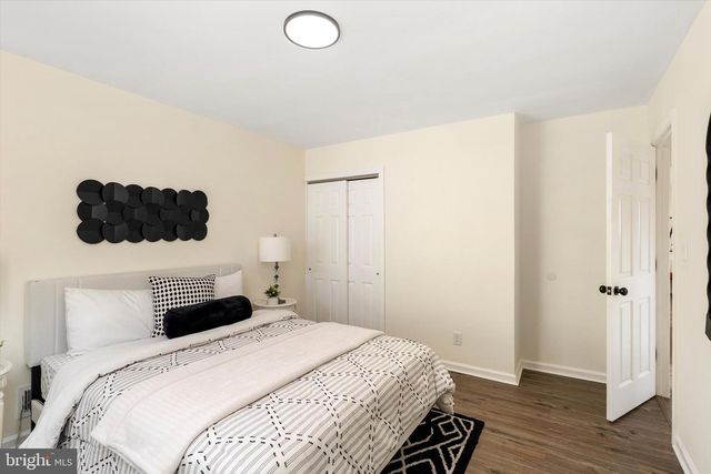 2 SHELBURNE DR, Ewing, NJ 08638