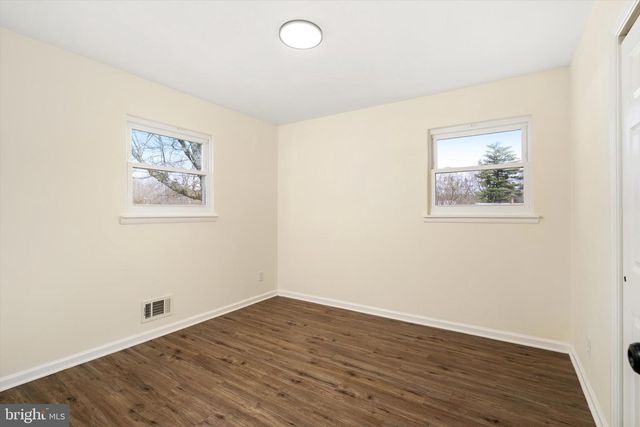 2 SHELBURNE DR, Ewing, NJ 08638