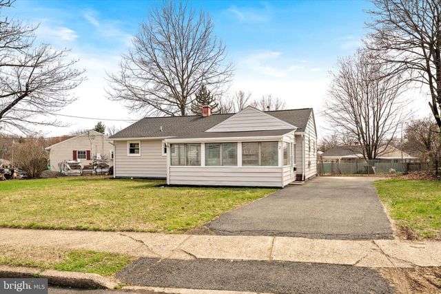 2 SHELBURNE DR, Ewing, NJ 08638