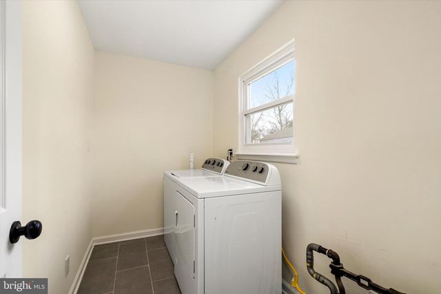 2 SHELBURNE DR, Ewing, NJ 08638