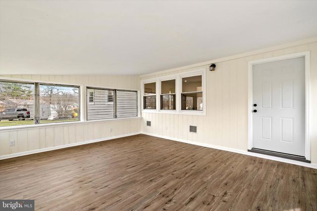 2 SHELBURNE DR, Ewing, NJ 08638