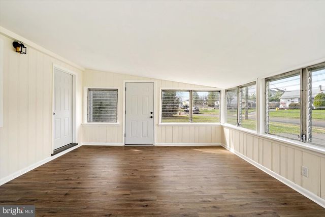 2 SHELBURNE DR, Ewing, NJ 08638