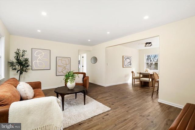 2 SHELBURNE DR, Ewing, NJ 08638