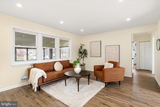 2 SHELBURNE DR, Ewing, NJ 08638